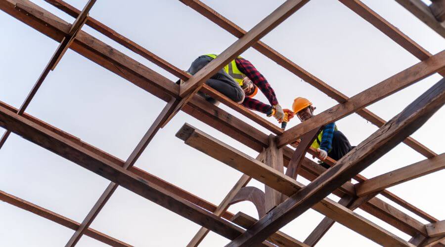 Professional gutter cleaning services in Vergennes, IL